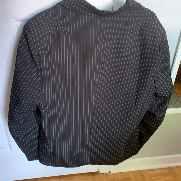 Black and white men suit (BLAZER AND PANTS INCLUDED) - Picture 4 of 8